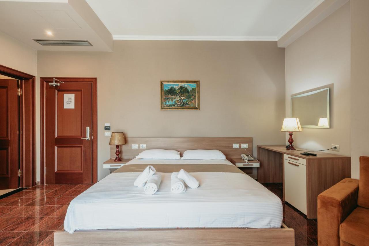 Fishta Hotel & Apartments Velipojë Buitenkant foto