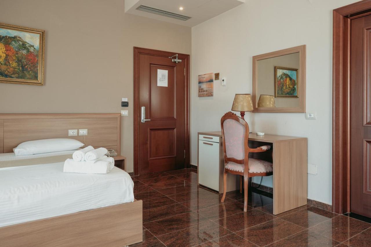 Fishta Hotel & Apartments Velipojë Buitenkant foto
